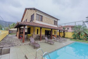 2 outdoor pools, open 10:00 AM to 8:00 PM, pool umbrellas, pool loungers - POUSADA RECANTO DE ITACURUÇA (Mangaratiba)