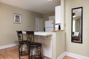 Interior - Beautiful studio apartment in Saratoga - short walk to downtown (Saratoga Springs)