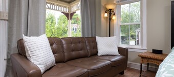 Beautiful studio apartment in Saratoga - short walk to downtown