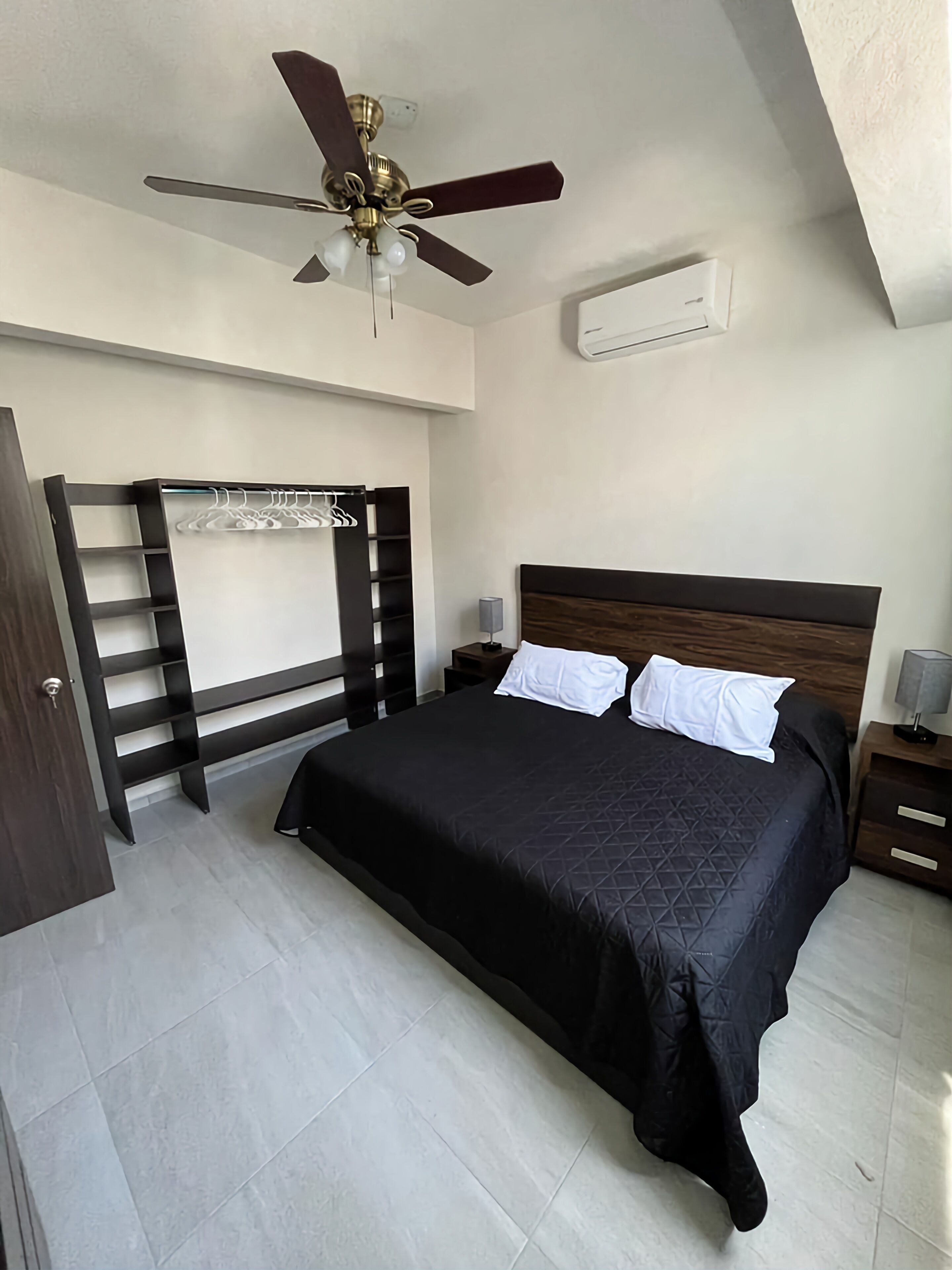 2 slaapkamers, een strijkplank/strijkijzer, gratis wifi, beddengoed