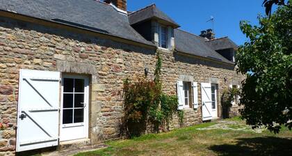 Crac'h, charming longère in a quiet location