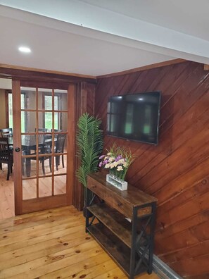 Interior - River front 7-Bedroom Secluded home on 6 acre! (EAST BRANCH)