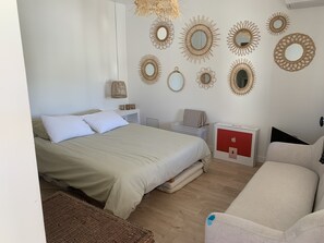 3 habitaciones, tabla de planchar con plancha, wifi y ropa de cama