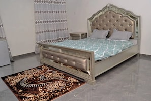6 bedrooms, iron/ironing board, free WiFi, bed sheets