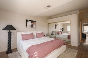 2 chambres, coffres-forts dans les chambres, bureau