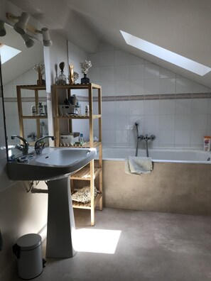 Badekar og bidé