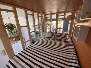 1 bedroom, iron/ironing board, travel cot