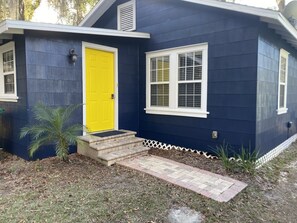 Exterior detail - Southern Comfort 2-BR Cottage-Downtown Inverness (Inverness)