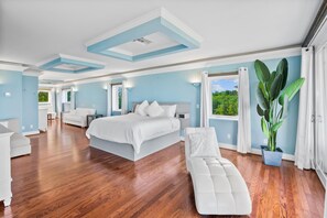 7 室のベッドルーム、セーフティボックス (室内)、デスク、アイロン / アイロン台