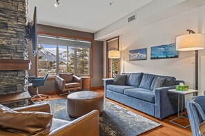 Smart TV, fireplace, video games - Blissful Mountain Condo - Cedar Sauna, Pool and Hot Tub, Views and Gym (Canmore)