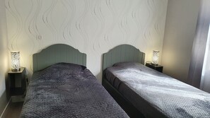 2 soverom, strykejern/-brett, reiseseng for barn og wi-fi (inkludert)