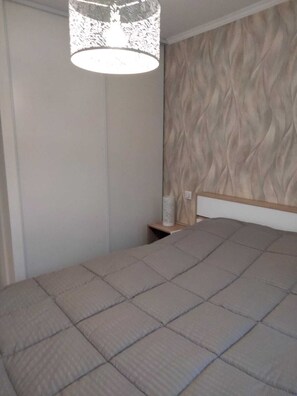 2 makuuhuonetta, silitysrauta/-lauta, vauvan matkasänky, ilmainen Wi-Fi