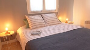 3 chambres, fer et planche à repasser, Wi-Fi gratuit, draps fournis