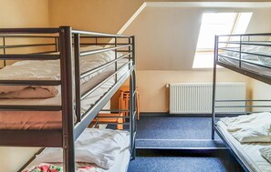 9 bedrooms, travel crib, free WiFi
