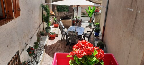 House close to all amenities spa, lake and mountains nearby