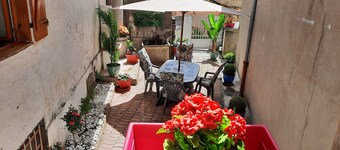 House close to all amenities spa, lake and mountains nearby