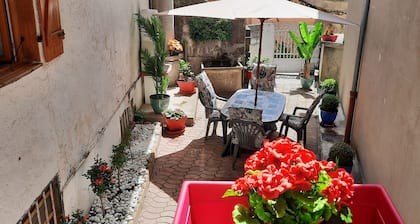 House close to all amenities spa, lake and mountains nearby