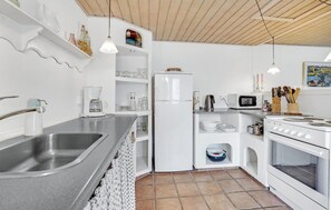 Fridge, stovetop