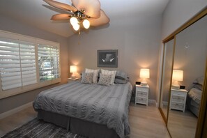 3 Schlafzimmer, Schreibtisch, Bügeleisen/Bügelbrett, Reisekinderbett