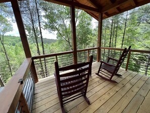 Property grounds - “Simpler Times”- 2 kings, 2 ba, dog friendly, pool table, rockers, WIFi! 3 tvs! (Ellijay)