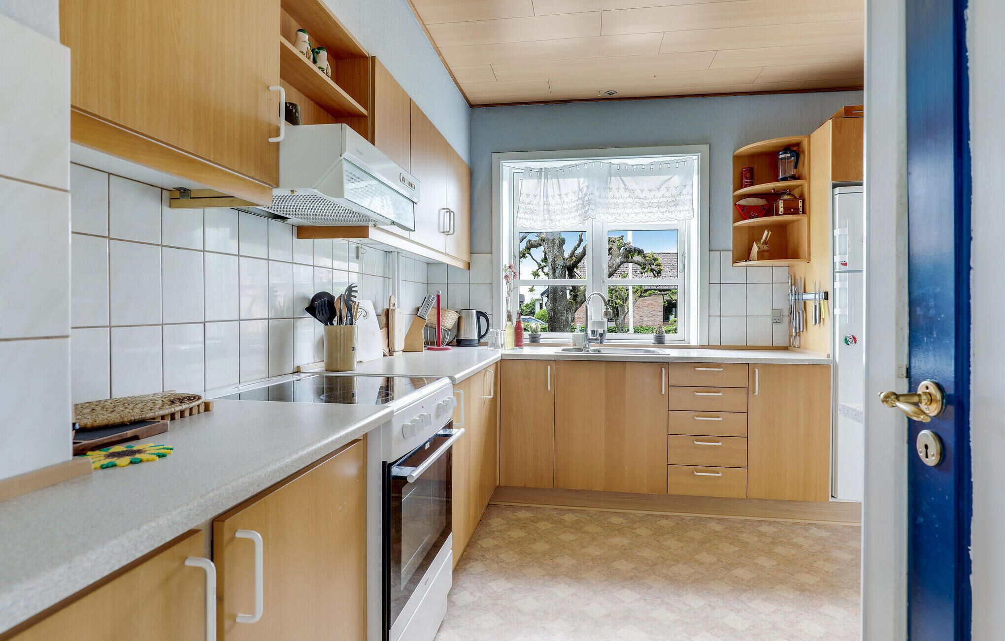 Stovetop, dishwasher, coffee/tea maker