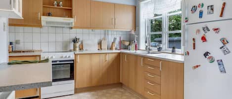 Stovetop, dishwasher, coffee/tea maker
