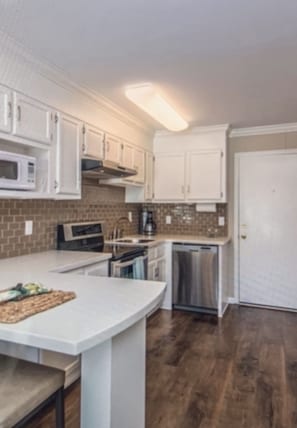 Private kitchen - Downtown Charleston! Walking distance to The Battery! (Charleston)