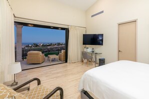 5 Schlafzimmer, Zimmersafe, Schreibtisch, Reisekinderbett