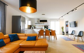 Fernseher, Tischtennisplatte