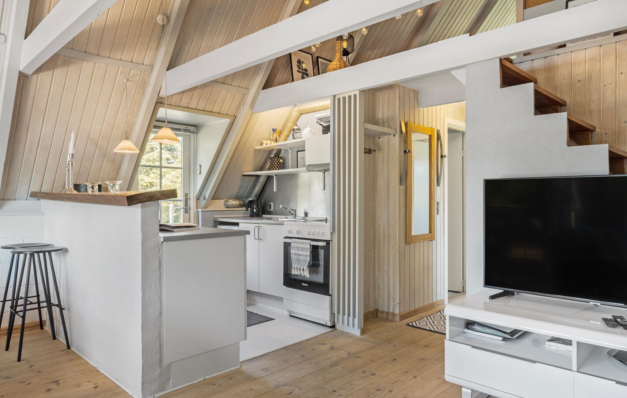 Fridge, stovetop, dishwasher, coffee/tea maker