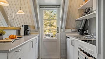 Fridge, stovetop, dishwasher, coffee/tea maker