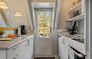 Réfrigérateur, surface de cuisson, lave-vaisselle, cafetière-théière