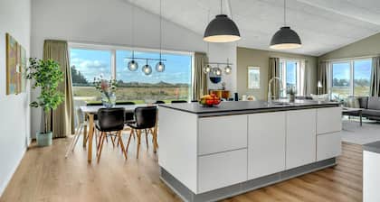 Nice home in LĂžkken with kitchen