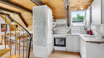 Fridge, stovetop, coffee/tea maker