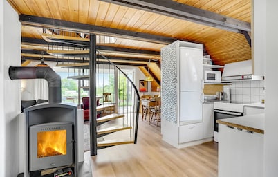 Nice home in Løgstrup with WiFi