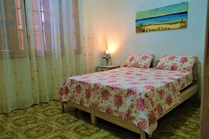 2 Schlafzimmer, Bügeleisen/Bügelbrett