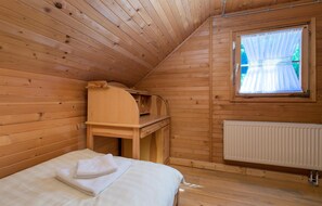 4 bedrooms, travel cot, free WiFi, bed sheets