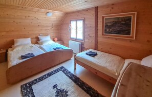 4 室のベッドルーム、旅行用ベビーベッド、WiFi (無料)、ベッドシーツ