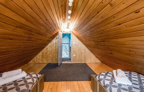 4 bedrooms, in-room safe, free WiFi, bed sheets