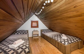 4 bedrooms, in-room safe, free WiFi, bed sheets