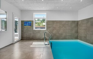 Indoor pool - Beautiful home in Ebeltoft with sauna (Ebeltoft)