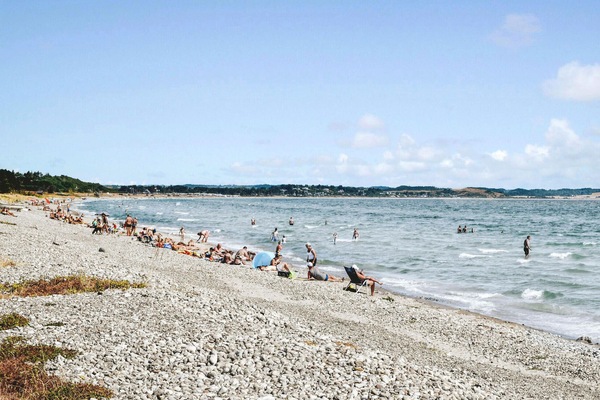 Nær stranden og fisking