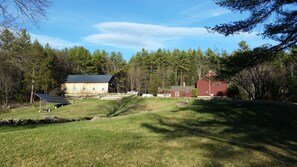 Property grounds - Fabulous, restful, studio with AC in charming Hopkinton (Hopkinton)