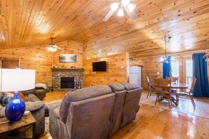 Smart TV, chimenea y videojuegos 