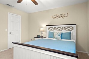 3 slaapkamers, een bureau, een strijkplank/strijkijzer, gratis wifi