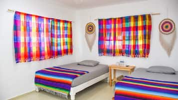 Habitación económica con 1 cama matrimonial o 2 individuales | Wifi gratis y ropa de cama