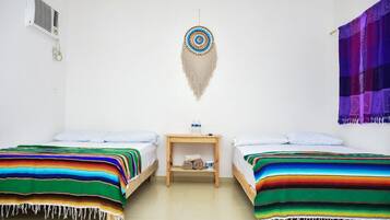 Habitación económica con 1 cama matrimonial o 2 individuales | Wifi gratis y ropa de cama