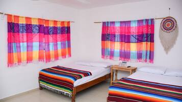 Habitación económica con 1 cama doble o 2 individuales | Wifi gratis y ropa de cama