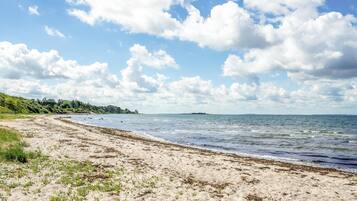 Nær stranden og fisking