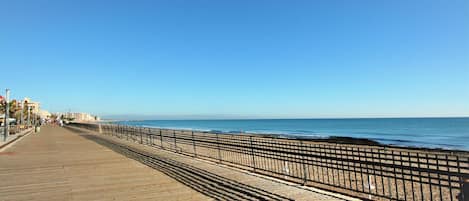 Una spiaggia nelle vicinanze